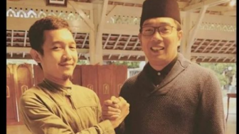 Guru Sabil Fadilah Pernah Foto Bareng Ridwan Kamil Sebelum Gaduh Dipecat, Netizen: Plot Twist Mungkin Sengaja Dibuat untuk Menuju 2024