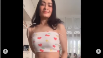 Lagi Joget Seksi Tali Tank Topnya Iis Dahlia Melorot, Warganet Auto Istighfar