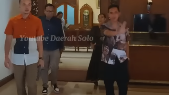 Aksi Wali Kota Gibran Nyaru Jadi Bodyguard Nicholas Saputra Saat Dikerumuni Awak Media: Jangan Mendekat