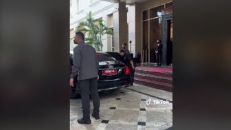Adab Prabowo Subianto Saat Diajak Satu Mobil dengan Presiden Jokowi Jadi Sorotan