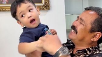 Fuji Bagikan Momen Kebersamaan Gala Sky dengan Pak Ansori Sang Penyelamat