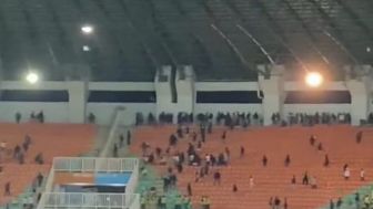 Miris! Kondisi Terkini Stadion Pakansari Usai Jadi Arena Bentrokan Suporter Persib Bandung dan Persis Solo