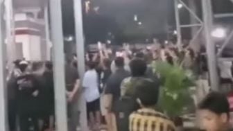 Viral Jakmania Dapat Sambutan Hangat Bonek di Surabaya, Netizen: Damai Terus Sampai Kiamat!