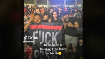 Bobotoh Meradang! Seleb TikTok Erika Putri Diduga Hina Persib Bandung, Viral Sedang Pegang Ini