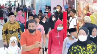 Viral Video Kades di Jember Ajak Puluhan Anak Yatim Belanja Baju Lebaran