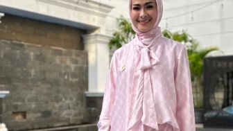 Ucapkan Selamat Idul Fitri, Iis Dahlia justru jadi Bulan-bulanan Netizen