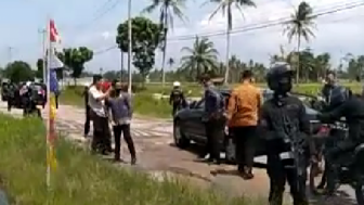 Kharisma Mobil Kepresidenan yang Ditumpangi Jokowi Anjlok Usai Nyangkut di Lampung: Gagal Anti Jalan Rusak
