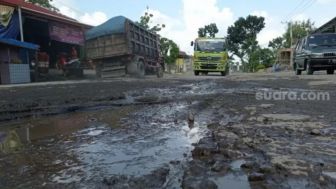 Jalan ke Rumah Presiden Jokowi Puluhan Tahun Rusak Berat, Ganjar Pranowo Disentil Netizen: Jateng Urusi Dulu!