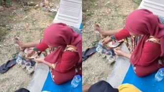 Unik! Emak-emak Ini ikut Hitung Perolehan Suara Pilkades di Madura Pakai Batu