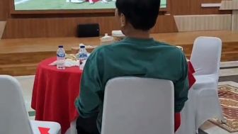 Tinggalkan Presiden Jokowi Usai Timnas Indonesia U-22 Cetak Gol Kelima, Gibran: Turu Mas, Ngantuk Aku