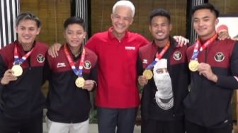 Ganjar Unggah Video Bertemu Pemain Timnas Sepak Bola Peraih Medali Emas SEA Games 2023, Netizen: Waktunya Memperbaiki Citra!