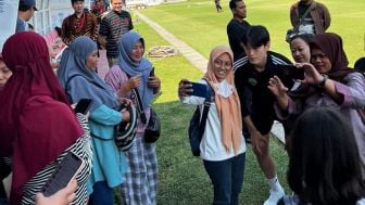 Emak-emak Serbu Coaching Clinic Jeonbuk Hyundai Motors di Solo, Netizen: Dikira Oppa K-Pop!