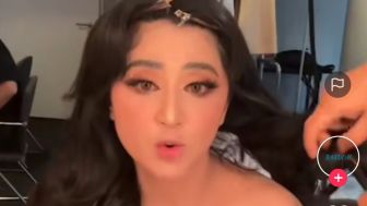 Dewi Perssik Senggol Calon Istri Angga Wijaya: Jangan Terlalu Mengagungkan, Lu Baru Sehari!