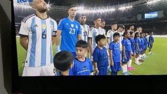 Wali Kota Solo Unggah Foto Jan Ethes Dampingi Emiliano Martinez, Netizen: Jangan Sampai Kebawa ke Argentina Mas