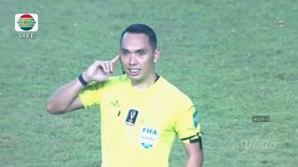 Pernah Bersitegang dengan Kapten Persib Bandung, Ini Profil Fariq Hitaba yang Tercoret dari Wasit Liga 1