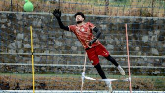 Geger Suporter PSS Sleman Barter Kiper Timnas Filipina dengan 2 Bungkus Rokok, Buntut Kekalahan dari Borneo FC