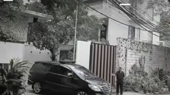 Di Tengah Isu Perselingkuhan, Syahnaz dan Jeje Govinda Diduga Pergi Liburan?