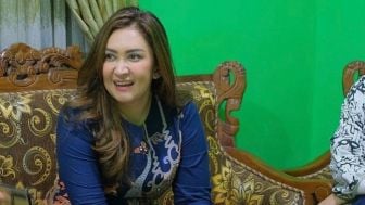 Salahkan Netizen, Nafa Urbach Pasang Badan Bantu Dewi Perssik Vs Pak RT