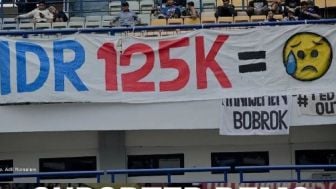 Suporter Protes Pertandingan BRI Liga 1 Naik, Netizen: Protes Tiket Mahal Giliran Beli Kostum Ori Gak Mau