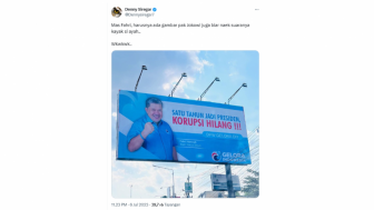 Denny Siregar Sindir Baliho Besar Fahri Hamzah: Harusnya Ada Gambar Pak Jokowi