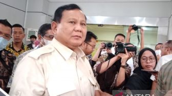 Menhan Prabowo Subianto Jenguk Cak Nun di RSUP Dr Sardjito