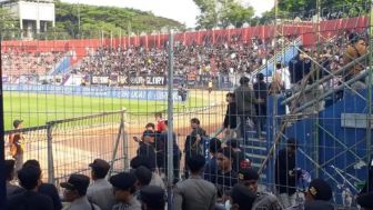 Laga Persik vs Arema FC Disusupi, 25 Suporter Diamankan