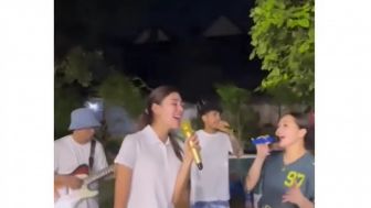 Momen Syahnaz Sadiqah Bawakan Lagu 'Semua Karena Cinta', Netizen: Keren Nih Bahagia di Atas Penderitaan Orang