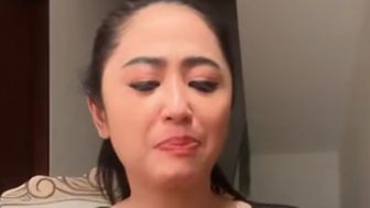 Dewi Perssik Emosi dengan Fans Lesti Kejora dan Rizky Billar Ikut Komentar: Ngapain Masuk di Sini