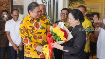 Sekjen PDIP Sebut Bunga Merah dan Kuning Partai Golkar Simbol Baik, Sinyal Masuk Koalisi?