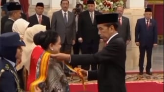 Ini Momen Penganugerahan Kehormatan Bintang Adipradana Jokowi untuk Ibu Iriana, Apa Maknanya?