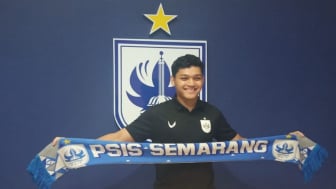 Membuat Cedera Pemain Persib Bandung, Instagram Kiper PSIS Semarang Adi Satryo Diserbu Bobotoh