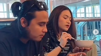 Mesranya Nathalie Holscher Suapi Pacar Barunya, Netizen: Bisanya Pamer Sensasi sama Pacar