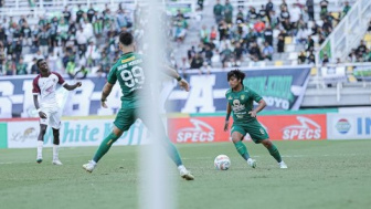 Ditinggal Aji Santoso, Andre si Kobra Jadi Pembeda di Persebaya Surabaya