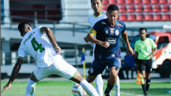 Takluk dari Arema FC, Aji Santoso Klaim Kekalahan Persikabo 1973 dari Kesalahan Pemain