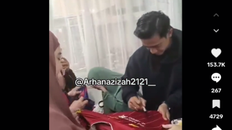 Resmi Jadi Menantu Anggota DPR, Ini Momen Kocak Pratama Arhan Diserbu Ibu-Ibu