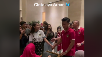 Diajak Salaman dengan Wanita Lain Pratama Arhan Buru-Buru Mengatupkan Tangan, Netizen: Ada Hati yang Harus Dijaga Ya Han?