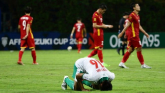 Video Viral Kepala Pemain Indonesia Ditendang Lawan Saat Selebrasi Sujud Syukur