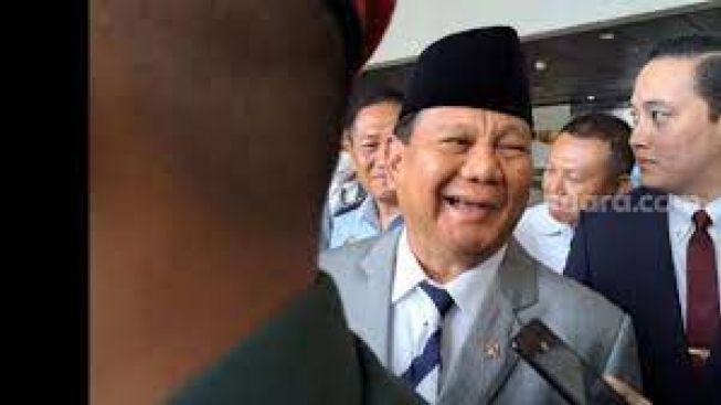 Tahu Elektabilitasnya di Bawah Anies dan Ganjar, Prabowo Tertawa Sampai Giginya Kelihatan