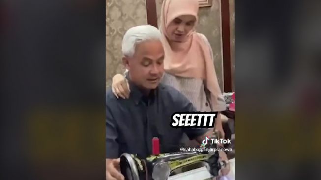 Momen Siti Atiqoh Tersipu Malu Saat Lihat Ganjar Pranowo Bisa Menjahit, Publik: Pak Tugiman Serba Bisa