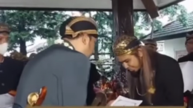 Beredar Video Gus Samsudin Dapat Gelar Raden Tumenggung dari Keraton Solo