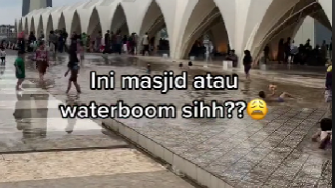 Baru Saja Diresmikan, Masjid Raya Al Jabbar Malah Dijadikan Pengunjung Area Waterboom