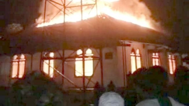 ODGJ Trending Bakar Masjid, Warganet Mendadak Religius Nyinyir Serang Polisi