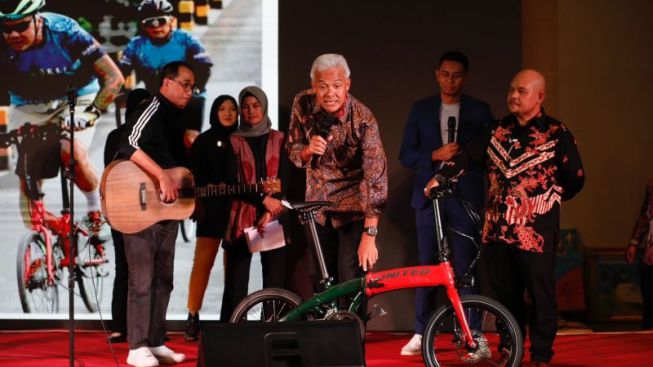 Wow! Ganjar Lelang Sepeda Lipat Spesial Kesayangan Laku Rp 1,1 Miliar, Bisa Semahal Itu?