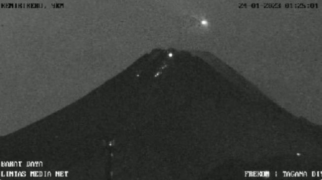 CEK FAKTA: Ada Penampakan UFO di atas Gunung Merapi, Benarkah?