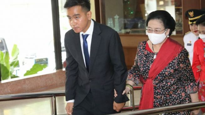 Dapat Jabatan Sebagai Wali Kota Solo, Gibran Disebut Netizen Hanya Ngemis ke Megawati: Gunakan Privilege Itu untuk Jadi Gubernur!
