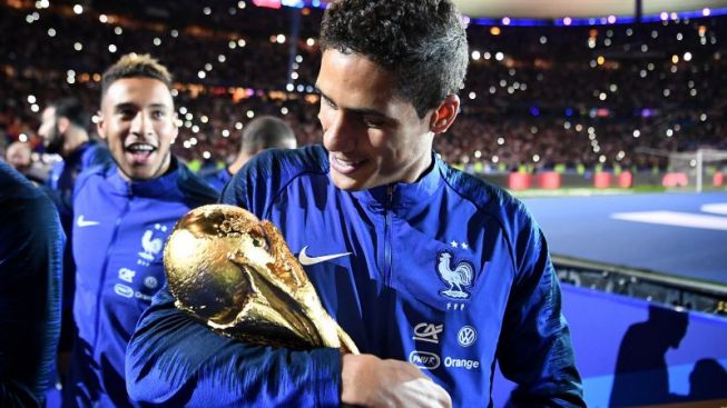 Mengejutkan! Bek MU Raphael Varane Pensiun dari Timnas Prancis