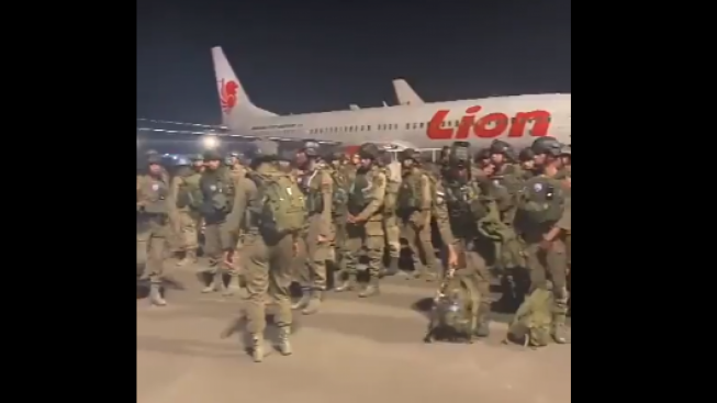 Ngawur! Video Korps Brimob Dipelintir Jadi Tentara China Masuk Indonesia, Banyak Haters Percaya Lagi