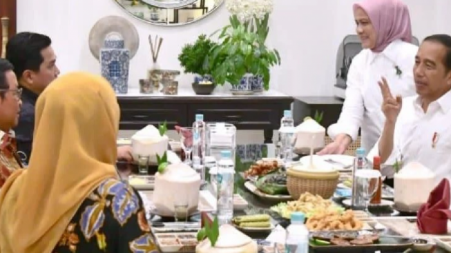 Viral Iriana Jokowi Ajak Makan Bareng di Sidoarjo Usai Diguyur Hujan, Pengawal Ngaku Kaget