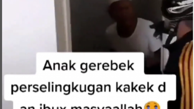 Viral Anak Pergoki Ibu dan Seorang Kakek Diduga Tengah Berbuat Mesum di Kamar Mandi Umum, Netizen: Bukan Maeenn