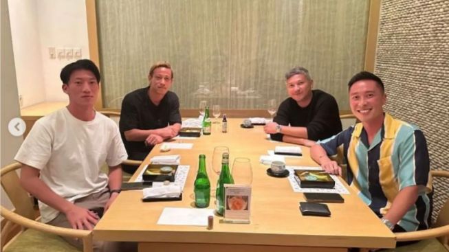 Wow! Keisuke Honda Makan Bareng dengan Arthur Irawan dan Gading Marten, Deal dengan Persik Kediri?